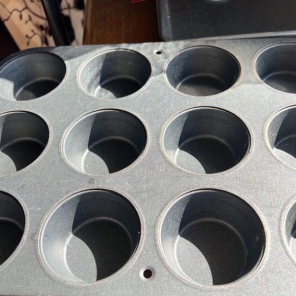Muffin pans - Picture 3 of 4